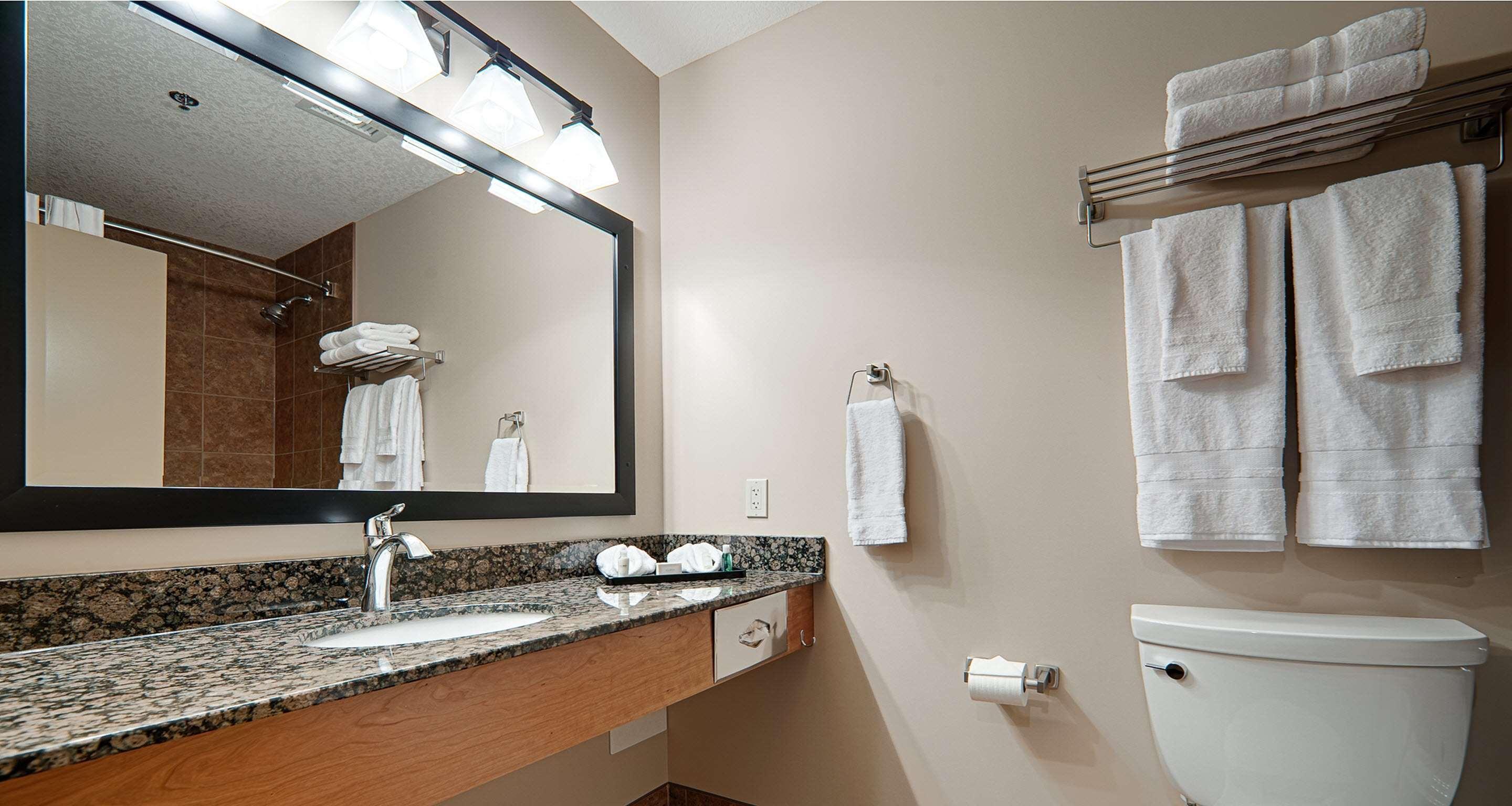 Best Western Plus Chateau Inn Sylvan Lake Esterno foto
