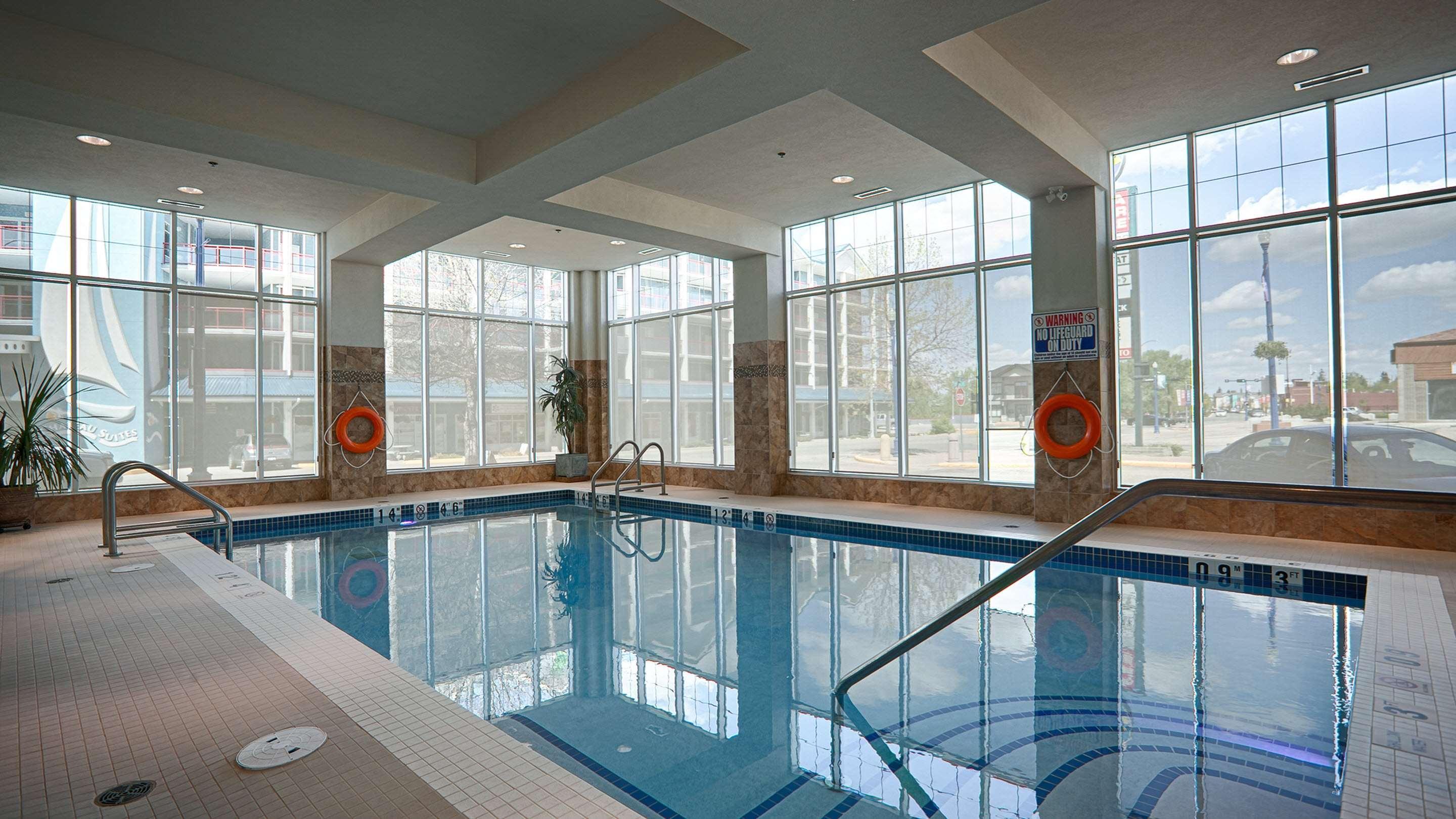 Best Western Plus Chateau Inn Sylvan Lake Esterno foto
