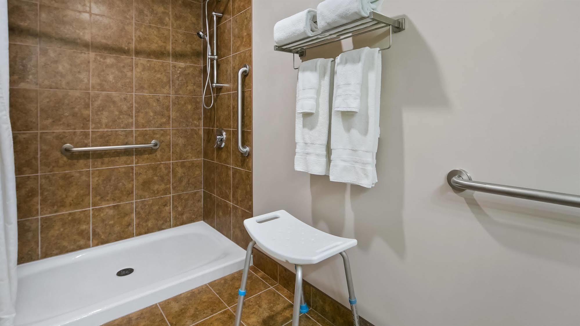 Best Western Plus Chateau Inn Sylvan Lake Esterno foto